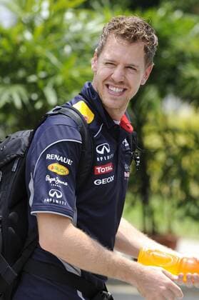 Sebastian VETTEL (GER),Red Bull Racing,bei seiner Ankunft an der Rennstrecke,Aktion,Einzelbild,angeschnittenes Einzelmotiv,Halbfigur,halbe Figur. Formel 1, GP von Malaysia Kuala Lumpur,Sepang Circuit,Saison2013,am 21.03.2013.