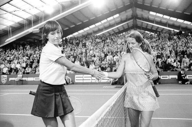 Porsche Grand Prix Filderstadt 1979 - Martina Navratilova (CSSR, li.) gratuliert Tracy Austin (USA) zum Sieg