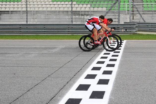FERRARI SPANISH DRIVER FERNANDO ALONSO DOING SOME LAPS OF THE TRACK WITH PHYSIOTHERAPISTS FORMULE 1 : Preparatifs - GP Malaisie - Sepang - 21 03 2013 BernardAsset Panoramic 