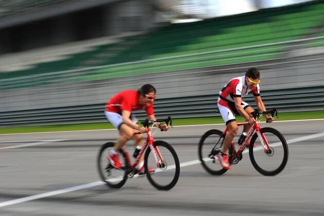 FERRARI SPANISH DRIVER FERNANDO ALONSO DOING SOME LAPS OF THE TRACK WITH PHYSIOTHERAPISTS FORMULE 1 : Preparatifs - GP Malaisie - Sepang - 21 03 2013 BernardAsset Panoramic 
