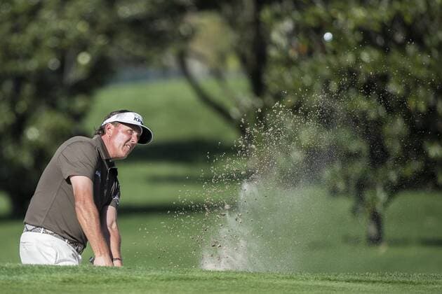 March 21, 2013: Phil Mickelson watches his ball out off the green side bunker on 15th hole during first round golf action of the Arnold Palmer Invitational presented by Mastercard held at Arnold Palmer s Bay Hill Club & Lodge in Orlando, FL PGA Golf Herren 2013: Arnold Palmer Invitational MAR 21 - ZUMAcg2