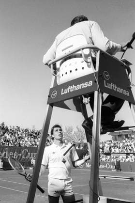 Ivan Lendl (CSSR) im Gespräch mit dem Stuhlschiedsrichter