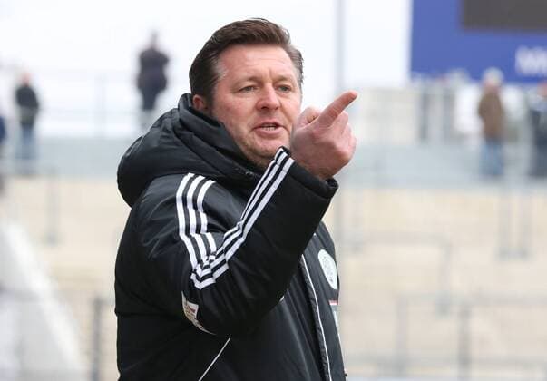 Fußball, Trainerhistorie FC 08 Homburg von 1957 bis heute Trainer Christian Titz (FC Homburg) mit dem Zeigefinger für die Fehlentscheidung des schiedsrichters Eintracht Frankfurt II - FC 08 Homburg, Regionalliga Sued 2012 2013, EP_Roskaritz