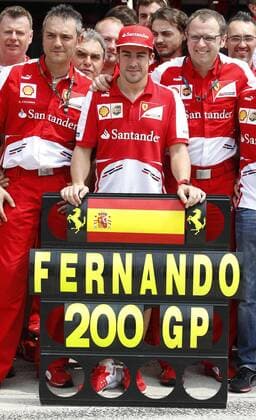 Motorsports: FIA Formula One World Championship 2013, Grand Prix of Malaysia, 3 Fernando Alonso (ESP, Scuderia Ferrari), Stefano Domenicali (ITA, Scuderia Ferrari), xHOCHxZWEIx