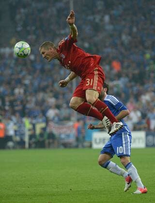 19.05.2012, UEFA Champions League, FC Bayern Muenchen - FC Chelsea London v.l. Bastian Schweinsteiger (FC Bayern München), Juan Mata (FC Chelsea London)