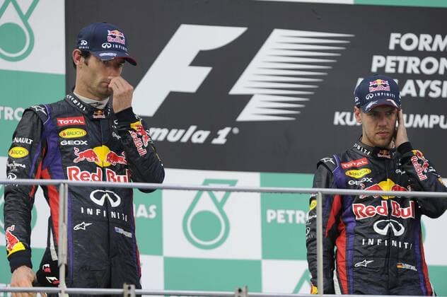 v.li:Mark WEBBER (AUS),Red Bull Racing geht auf Distanz zu Sebastian VETTEL (GER),Red Bull Racing,wenig Begeisterung bei der Siegerehrung,Aktion. Formel 1, GP von Malaysia Kuala Lumpur,Sepang Circuit,Rennen, Saison2013,am 24.03.2013.