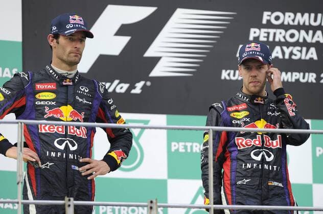 v.li:Mark WEBBER (AUS),Red Bull Racing geht auf Distanz zu Sebastian VETTEL (GER),Red Bull Racing,wenig Begeisterung,Missstimmung,Enttaeuschung,Frust,enttaeuscht,frustriert,niedergeschlagen,bei der Siegerehrung,Aktion. Formel 1, GP von Malaysia Kuala Lumpur,Sepang Circuit,Rennen, Saison2013,am 24.03.2013.