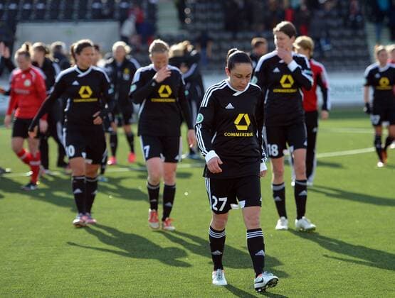 24.03.2013, xjhx, 1.Bundesliga, Frauen, FSV Gütersloh 2009 - 1.FFC Frankfurt, v.l. Geschockte Spielerinnen des FFC Verlassen den Platz nach Spielende.