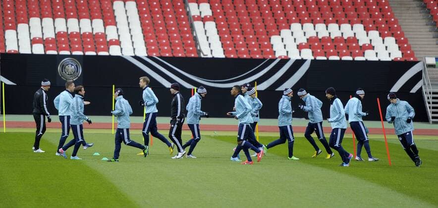 24.03.2013, Fussball DFB-Nationalmannschaft, Deutschland - Kasachstan, Training der Deutschen Nationalmannschaft im Nürnberger Stadion. Warmlaufen.