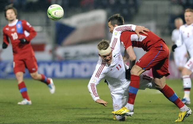 Danish player Andreas Cornelius (left) and Czech Republic s player Tomas Sivok fight for the ball in their 2014 World Cup qualifying soccer match Czech Republic against Denmark in Olomouc, Czech Republic, Friday, March 22, 2013. (CTKxPhoto JaroslavxOzana) CTKPhotoP201303221076301  jao 29