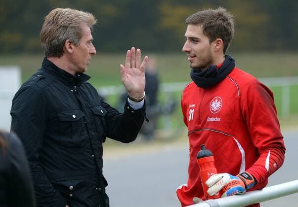 25.10.2012, 1.Bundesliga, Eintracht Frankfurt Training, v.l. Ex Eintrachtler Uli Stein, Kevin Trapp (Eintracht Frankfurt)