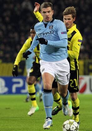 04.12.2012, UEFA Champions League, Borussia Dortmund - Manchester City v.l. Edin Dzeko (Manchester City FC), Oliver Kirch (Borussia Dortmund)