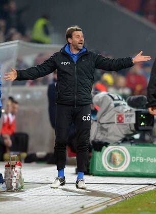 18.12.2012, JH, 1 8 Finale DFB-Pokal, Offenbacher Kickers - Fortuna Duesseldorf, v.l. CoTrainer Manfred Binz (Offenbacher Kickers)