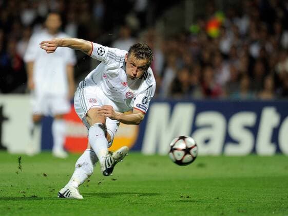 27.04.2010, Champions League, Olympique Lyon - FC Bayern München (L-R) Ivica Olic (FC Bayern München) tor 0:1 Nur fuer redaktionelle Verwendun