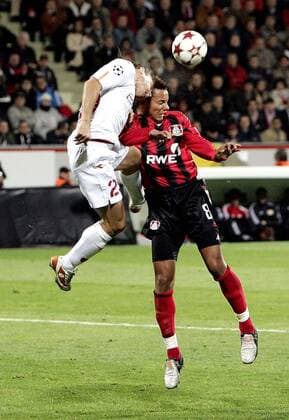 19.10.2004 Champions League Bayer Leverkusen-AS Rom v.l. Cufre (Rom), Jermaine Jones (Leverkusen)