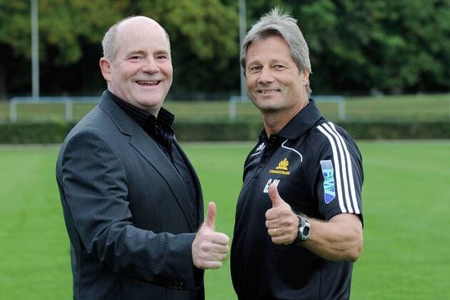 14.09.2009, 1. BL, 1.FFC Frankfurt Photoshooting und Portaitphotos v.l. Manager Siegfried Dietrich (1.FFC Frankfurt), Trainer Günter Wegmann (1.FFC Frankfurt)