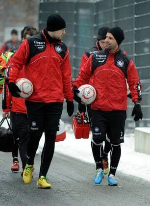 02.02.201, 1.Bundesliga, Eintracht Frankfurt Training v.l. Marco Russ (Eintracht Frankfurt), Benjamin Köhler (Eintracht Frankfurt) DFB rules prohibit use in MMS se