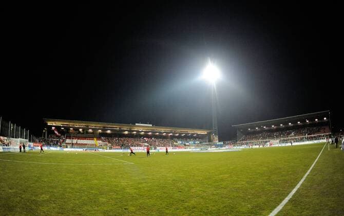 Fußball, Stadiongeschichte Kickers Offenbach 04.03.2011, 3.Liga, Offenbacher Kickers - RW Erfurt v.l. Bieberer Berg, Waldemar Klein Tribüne, Henninger Tribüne