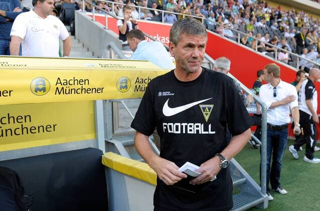 Fußball, Trainerhistorie, Alemannia Aachen 30.09.2011, 2.Bundesliga, Alemannia Aachen - FSV Frankfurt v.l. Trainer Friedhelm Funkel (Alemannia Aachen) FOTO: Jan Huebner