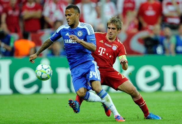 19.05.2012, UEFA Champions League FC Bayern Muenchen - FC Chelsea London Philipp Lahm (FC Bayern Muenchen) und Ryan Bertrand (FC Chelsea London)