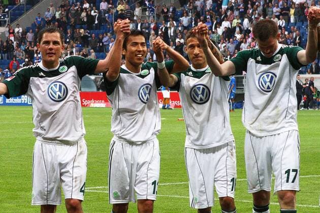 14.05.2011, 1.Bl, 1899 Hoffenheim - VfL Wolfsburg Die Wolfsburge feiern den Klassenerhalt. v.l. Marcel Schäfer (VfL Wolfsburg), Makoto Hasebe (VfL Wolfsburg), Mario Mandzukic (VfL Wolfsburg), Alexander Madlung (VfL Wolfsburg)