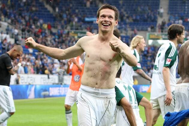 14.05.2011, 1.Bl, 1899 Hoffenheim - VfL Wolfsburg Sascha Riether (VfL Wolfsburg) bjubelt den Klassenerhalt.