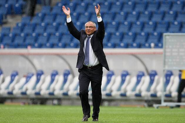 14.05.2011, 1.Bl, 1899 Hoffenheim - VfL Wolfsburg Trainer Felix Magath (VfL Wolfsburg) lässt sich von den Fans feiern.