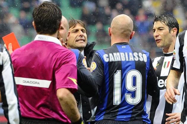 Milano 30 03 2013 - Serie A Inter Mailand - Juventus Turin; Platzverweis Esteban Cambiasso 