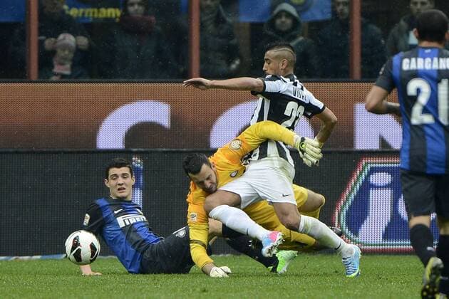 Milano 30 03 2013 - Serie A Inter Mailand - Juventus Turin; Arturo Vidal-Samir Handanovic 
