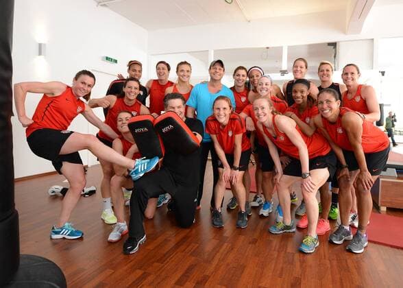 01.04.2013, xjhx, Fussball Damen, USA National Team Frauen trainiert in Offenbacher Fitness-Studio Fitness Park USA Soccer Ladys Team trains in Offenbach , v.l. Heather O Reilly (United States of America USA), Kelley OHara O Hara (United States of America USA), Alex Krieger (United States of America USA), Adrianna Franch (United States of America USA), Abby Wambach (United States of America USA), Coach Thomas Eisenacher, Kristie Mewis (United States of America USA), Trainer Harry Kakas, Rachel Buehler (United States of America USA), Alex Morgan (United States of America USA), Sydney Leroux (United States of America USA), Julie Johnson (United States of America USA), Becky Sauerbrunn (United States of America USA), Nicole Barnhart (United States of America USA), Crystal Dunn (United States of America USA), Ashyln Harris (United States of America USA), Christie Rampone (United States of