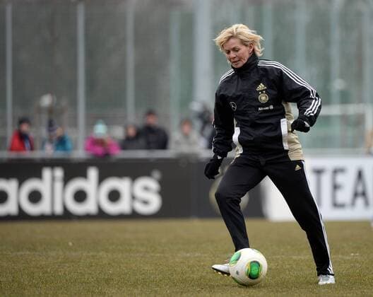 03.04.2013, xjhx, Fussball, Deutsche Damen Fussball Nationalmannschaft trainiert in Offenbach, v.l. Trainerin Silvia Neid (Deutschland) Freisteller