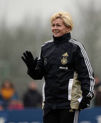 03.04.2013, xjhx, Fussball, Deutsche Damen Fussball Nationalmannschaft trainiert in Offenbach, v.l. Trainerin Silvia Neid (Deutschland)