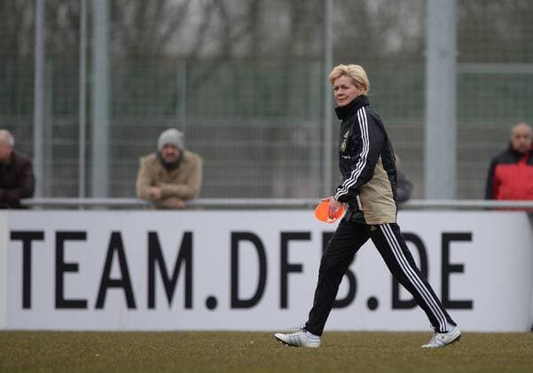 03.04.2013, xjhx, Fussball, Deutsche Damen Fussball Nationalmannschaft trainiert in Offenbach, v.l. Trainerin Silvia Neid (Deutschland)