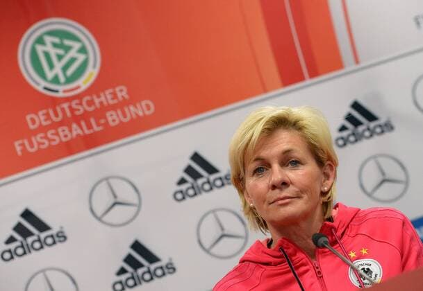 04.04.2013, xjhx, Fussball, Deutsche Damen Fussball Nationalmannschaft Pressekonferenz in Offenbach, v.l. Trainerin Silvia Neid (Deutschland)
