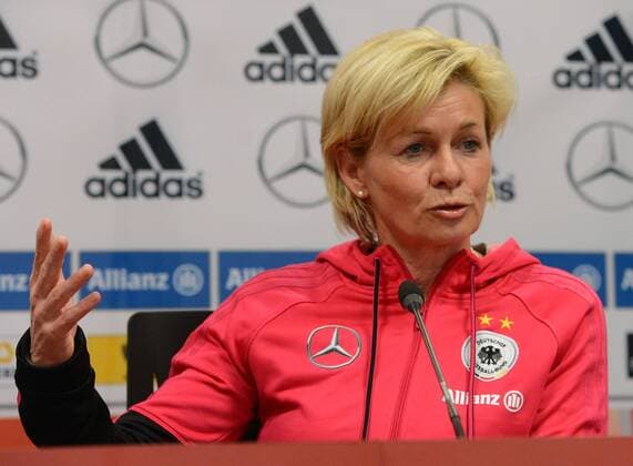 04.04.2013, xjhx, Fussball, Deutsche Damen Fussball Nationalmannschaft Pressekonferenz in Offenbach, v.l. Trainerin Silvia Neid (Deutschland)
