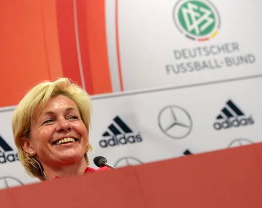 04.04.2013, xjhx, Fussball, Deutsche Damen Fussball Nationalmannschaft Pressekonferenz in Offenbach, v.l. Trainerin Silvia Neid (Deutschland)
