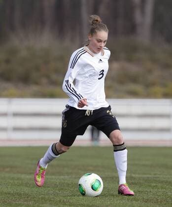 Viernheim , Fußball Länderspiel U 19 ;Deutschland vs. Spanien Jaqueline Klasen ( Deutschland )