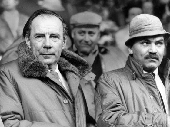 Der neue Trainer des 1. FC Kaiserslautern Dietrich Weise (li.) sowie Präsident Udo Sopp