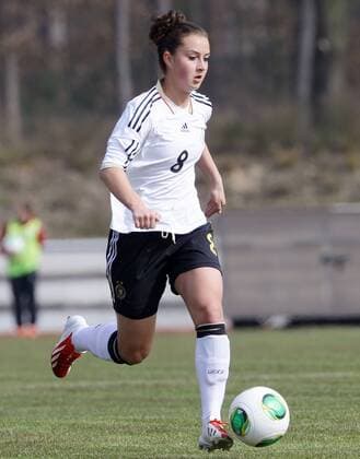 Viernheim , Fußball Länderspiel U 19 ;Deutschland vs. Spanien Sara Däbritz ( Deutschland )