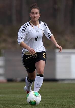 04.04.2013, xfsx, EM Qualifikation U19, Deutschland - Spanien, v.l. Sara Däbritz (U19 Deutschland), Freisteller.