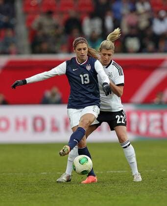 05.04.2013, xovx, Freundschaftsspiel, Deutschland - USA, v.l. Alex Morgan (United States of America USA), Luisa Wensing (Deutschland), Aktion.,