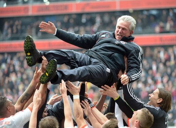 06.04.2013, xjhx, 1.Bundesliga, Eintracht Frankfurt - FC Bayern München, v.l. Josef Jupp Heynckes (Trainer FC Bayern München) wird hochgejubelt