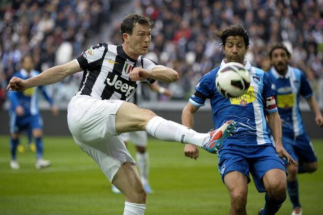 Stephan Lichtsteiner Juventus.Torino 6 04 2013 Juventus Stadium.Football Calcio Serie A 2012 13. Juventus vs Pescara. federicoxtardito