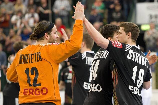 Torwart Silvio HEINEVETTER (li.) und Martin STROBEL (beide GER) freuen sich ueber den Sieg, Handball, Laenderspiel, Deutschland (GER) - Tschechien (CZE) EM-Qualifikation 28:23, am 07.04.2013 in Halle (Westf.) Deutschland.