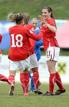 FUSSBALL - AUT vs ITA, Testspiel ST.VEIT,AUSTRIA,07.APR.13 - FUSSBALL - OEFB Laenderspiel der Damen, Oesterreich vs Italien, Freundschaftsspiel. Bild zeigt den Jubel von Laura Feiersinger und Lisa Makas (AUT). 