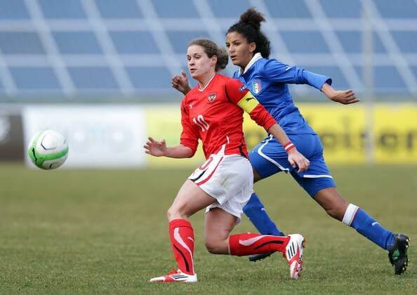 FUSSBALL - AUT vs ITA, Testspiel ST.VEIT,AUSTRIA,07.APR.13 - FUSSBALL - OEFB Laenderspiel der Damen, Oesterreich vs Italien, Freundschaftsspiel. Bild zeigt Nina Burger (AUT) und Sara Gama (ITA). 