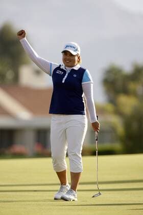 07 April, 2013: Inbee Park of South Korea celebrates after winning the Kraft Nabisco Championship at Mission Hills Country Club in Rancho Mirage, California..Charles Baus CSM LPGA Golf Damen 2013: Kraft Nabisco Championship APR 07 - ZUMAcb8