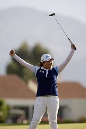 07 April, 2013: Inbee Park of South Korea celebrates after winning the Kraft Nabisco Championship at Mission Hills Country Club in Rancho Mirage, California..Charles Baus CSM LPGA Golf Damen 2013: Kraft Nabisco Championship APR 07 - ZUMAcb8