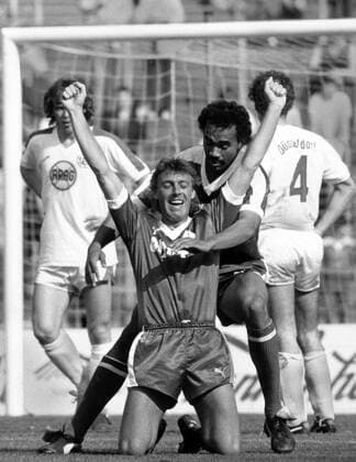 Uwe Bracht und Rigobert Gruber (beide SV Werder Bremen) - Torjubel