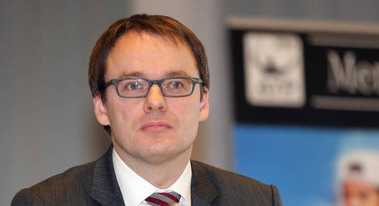 08.04.2013 Stuttgart Tennis Mit dem Zuschlag zur Austragung eines ATP-Rasenturniers ab 2015 hat für den MercedesCup eine neue Epoche begonnen v.l. Dr. Gert BRANDNER Vorsitzender TC Weissenhof